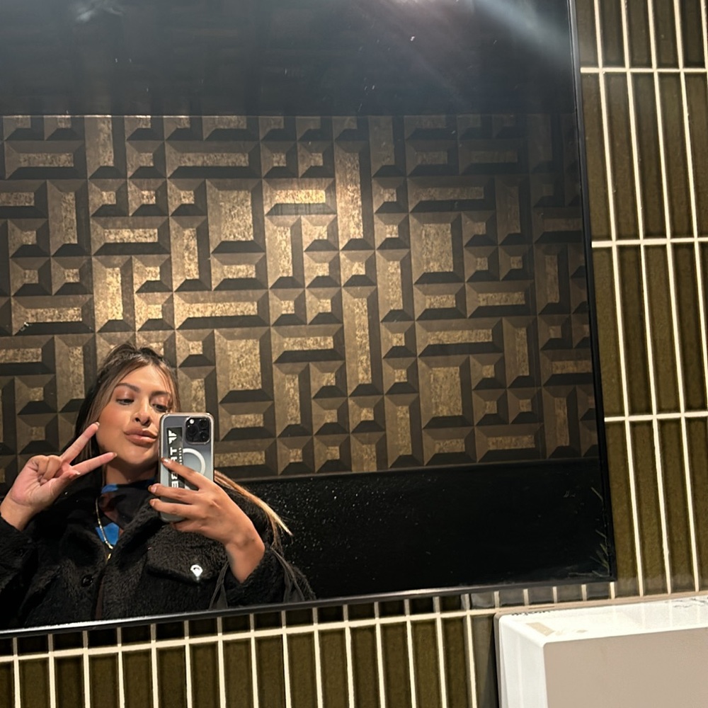 Meet your Posher, Andrea